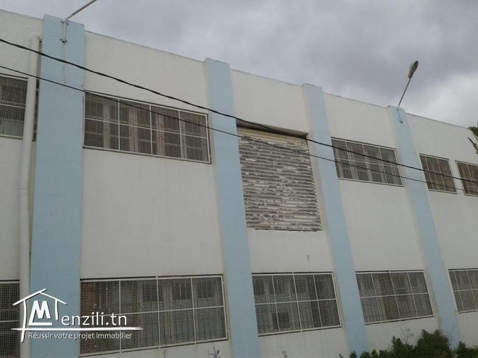 local a soukra pour tout usages avec titre bleu