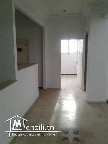 local a soukra pour tout usages avec titre bleu