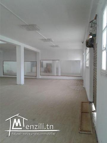 local a soukra pour tout usages avec titre bleu