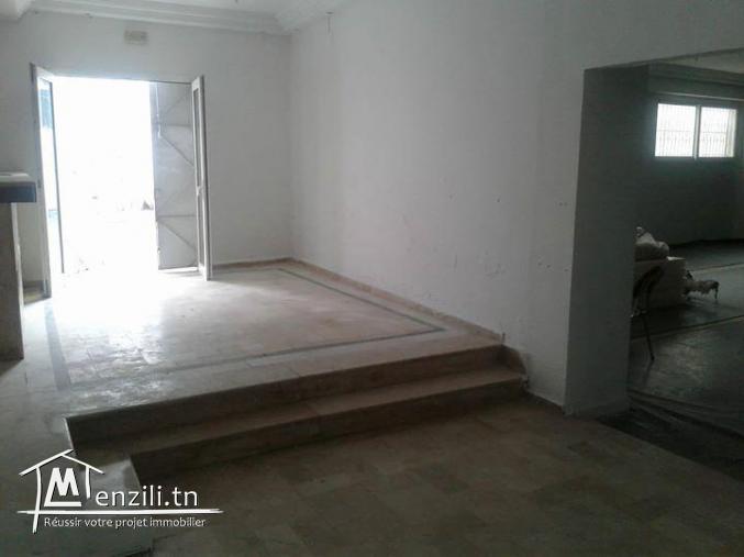 local a soukra pour tout usages avec titre bleu