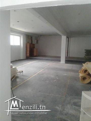 local a soukra pour tout usages avec titre bleu