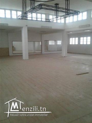 local a soukra pour tout usages avec titre bleu