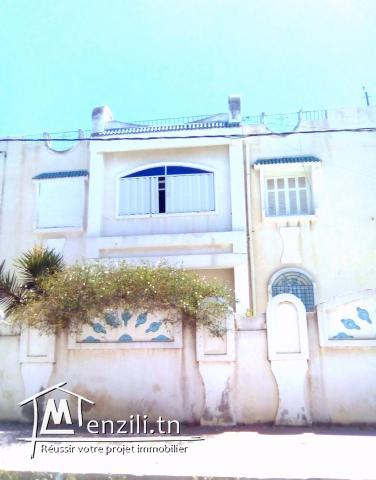 Villas qui fait l'ongle