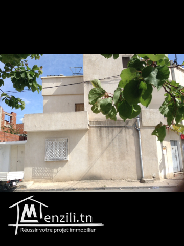 3 garages commerciale + VILLA + MAISON indépendants.