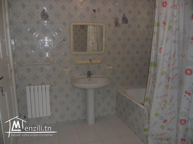 Étage spacieux à cité La Marsa El Hana