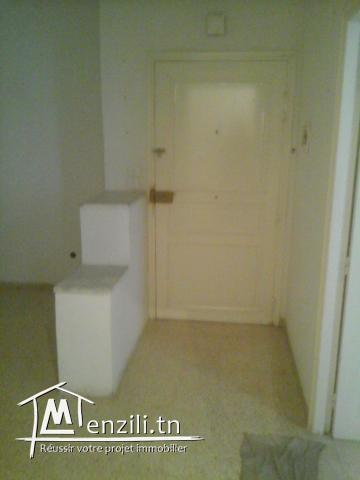 a vendre appartement propre au 1 er etage
