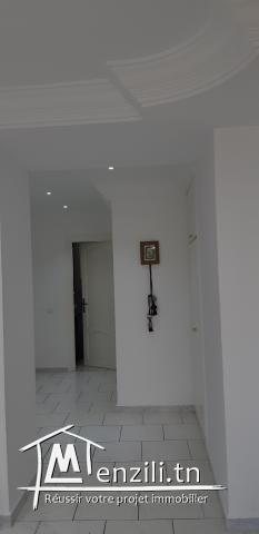 Location annuelle étage d'une villa neuve  S+3 avec une entrée independante