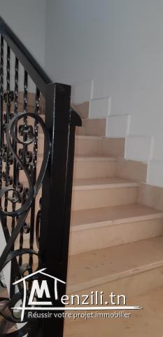 Location annuelle étage d'une villa neuve  S+3 avec une entrée independante