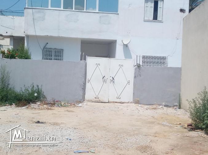 maison a vendre  et 3 local commerciale