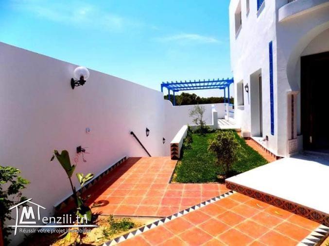 A louer réf zh gammarth côté café journal Villa S+3