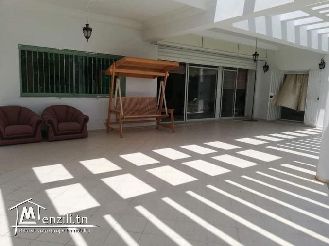 A louer ref zh une belle villa à la soukra