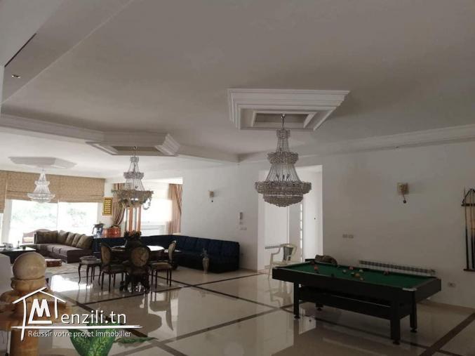 A louer ref zh une belle villa à la soukra