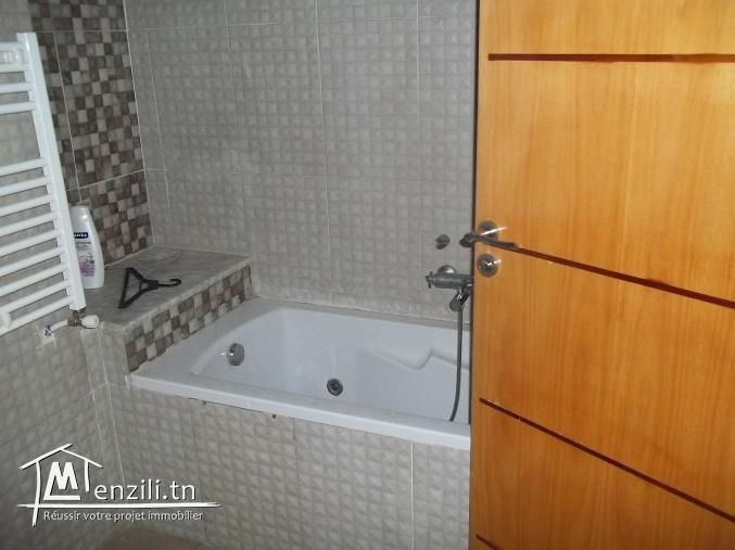 A louer luxueux appartement à la falaise.