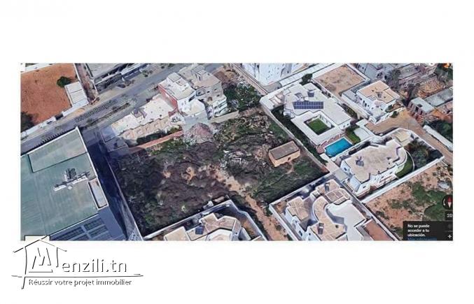 terrain zone  entre les cliniques