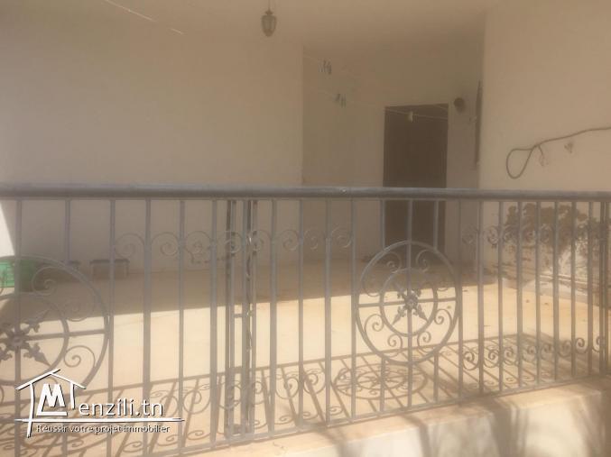 Grande villa avec garage et un studio