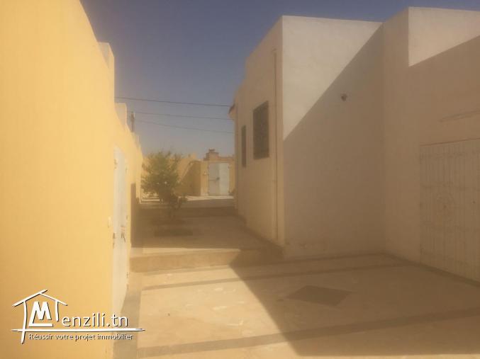 Grande villa avec garage et un studio