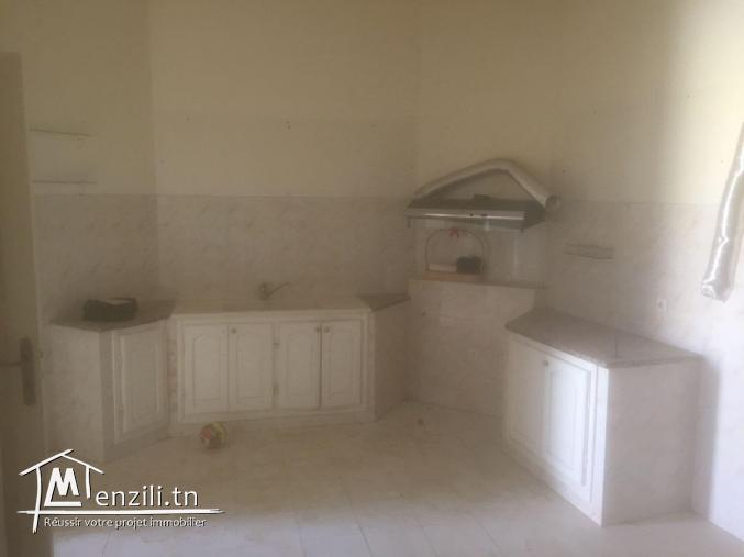 Grande villa avec garage et un studio