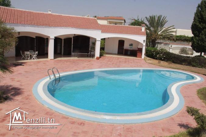 Loue maison de maitre tel 96621141