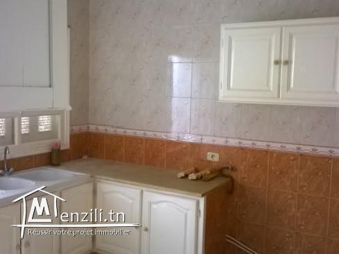 Appartment S0 en 3. étage au centre Korba