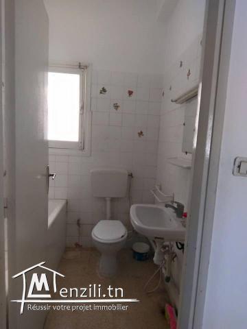 شقة بعمارة للكراء