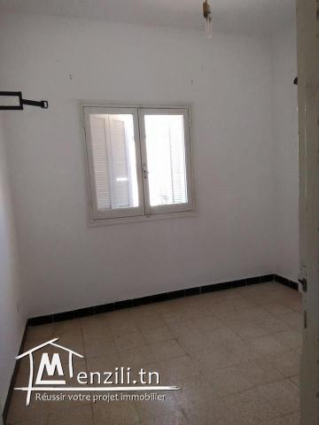 شقة بعمارة للكراء