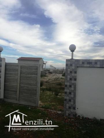 terrain 1ere position a la plage ain grinz