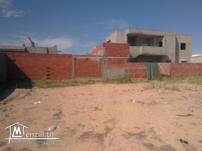 أرض للبيع في طريق السلطنية