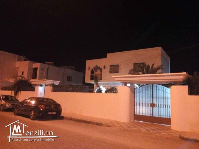 فيلا للبيع في طريق المهدية كم 9