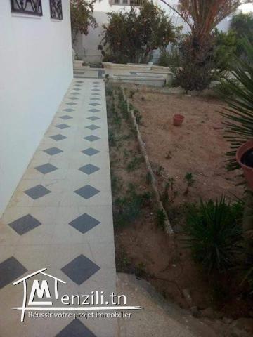 فيلا للبيع في طريق المهدية كم 9