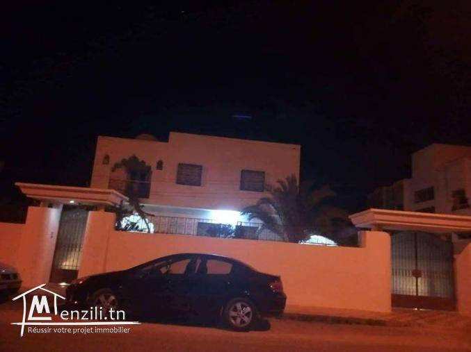 فيلا للبيع في طريق المهدية كم 9