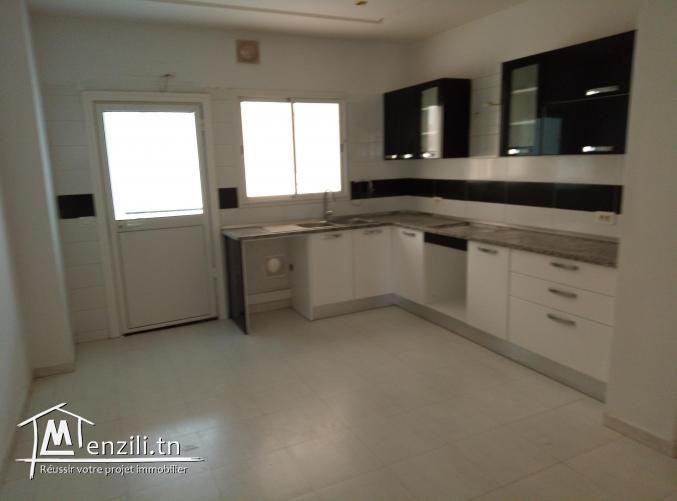 sybEVLM8 Étage de villa à louer aux Jardins de Carthage