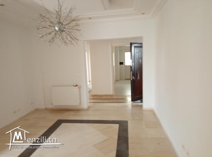 sybEVLM8 Étage de villa à louer aux Jardins de Carthage