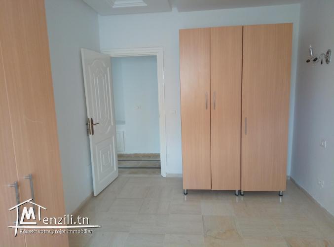 sybEVLM8 Étage de villa à louer aux Jardins de Carthage