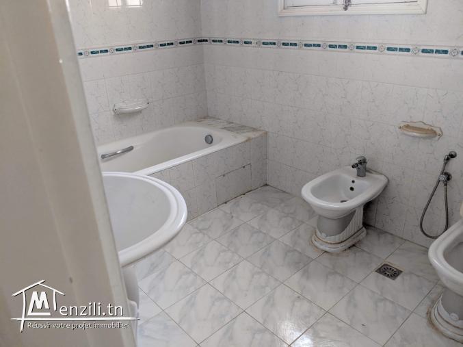 À vendre très belle villa, deux étages, cité Errafaha, Mnihla Ariana