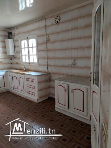 À vendre très belle villa, deux étages, cité Errafaha, Mnihla Ariana