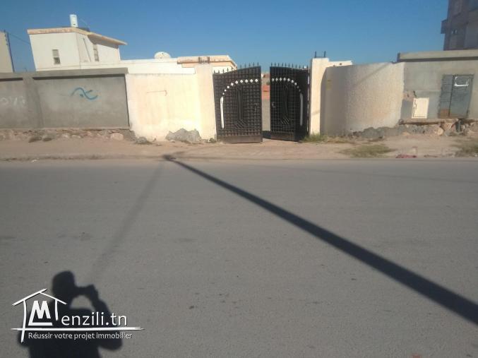 للبيع عدد 2 أرض في زنقة العش حبانة 1