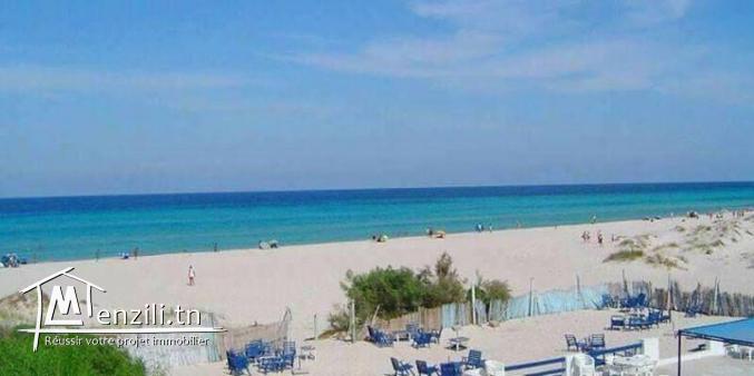 للبيع قطع ارض على البحر في دار علوش 95885014