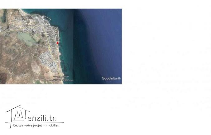 Terrain pied dans l'eau a hergla