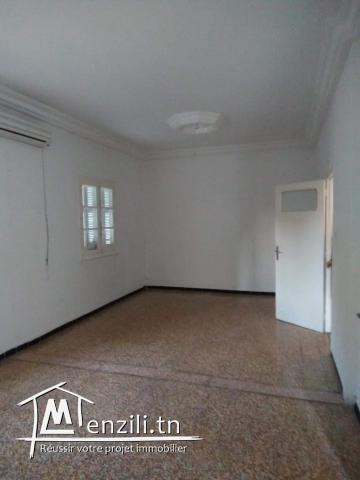 Une Villa sur le plus haut point de Ben Arous avec titre bleu.