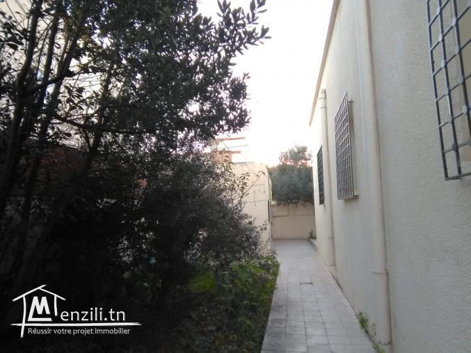 Une Villa sur le plus haut point de Ben Arous avec titre bleu.