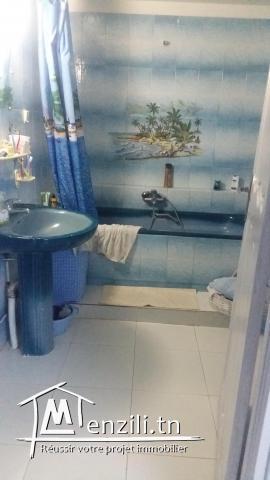 A vendre une maison comprenant 2 appartements