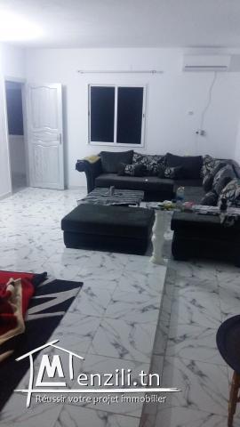 A vendre une maison comprenant 2 appartements