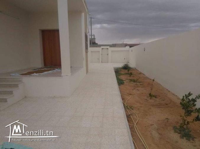 فيلا للبيع في طريق حبانة كم 5