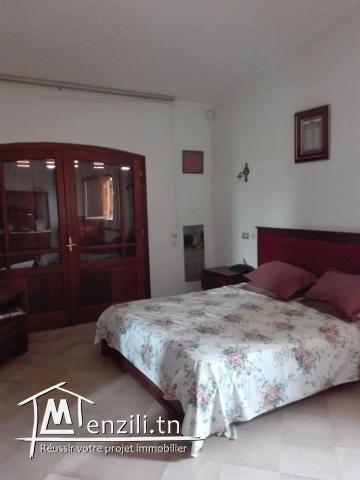 A vendre belle Villa bâti sur un Terrain de 4000m sur la route principal El Ain Km 11.5