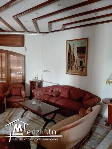 A vendre belle Villa bâti sur un Terrain de 4000m sur la route principal El Ain Km 11.5