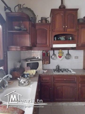 A vendre belle Villa bâti sur un Terrain de 4000m sur la route principal El Ain Km 11.5