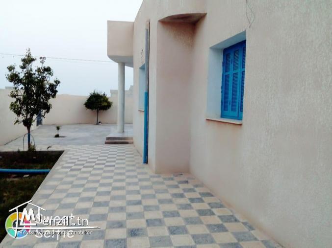 Villa à Mahdia (Salakta) à côté de la plage, état neuf (275 mille négociables)
