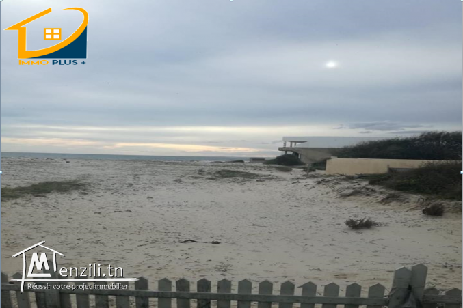 terrain 1ere position a la plage ain grinz