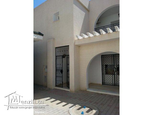 Un duplex de 240 m² sur un terrain de 175 m² à Hammamet Nord à 390