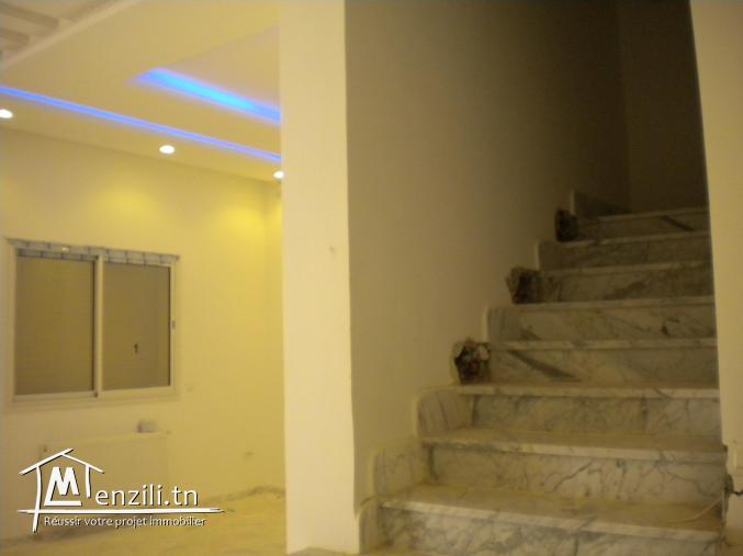 Une villa de 275 m² sur un terrain de 321 m² à 950 MDT à Hammamet Nord